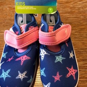 Beach Shoes for Kids! Speedo size 7-8 water shoes.